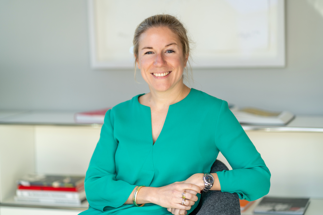 Dr. Eva Tholen